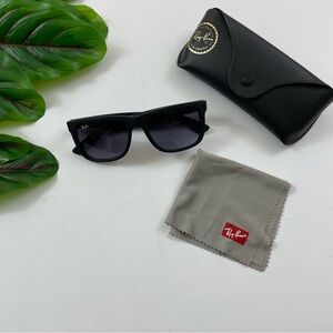 Ray-Ban Justin Classic Matte Black Unisex Sunglasses